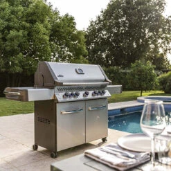 Pack Barbecue à Gaz Napoleon PRESTIGE 665 RSIB + Plancha Et Brosse -Le Monde du Barbecue Soldes Boutique barbecue gaz napoleon prestige 665 rsib 9 2