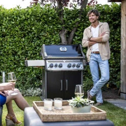 Barbecue à Gaz Napoleon ROGUE 525 SIB Édition Spéciale Noir -Le Monde du Barbecue Soldes Boutique barbecue gaz napoleon rogue 525 sib edition speciale noir 4