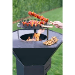 Porte-brochettes Dynamic Centre Pour Brasero Barbecook Nestor -Le Monde du Barbecue Soldes Boutique bc acc 7455 porte brochettes dynamic brasero barbecook nestor ambiance 2