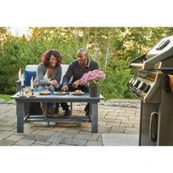 Pack Barbecue à Gaz Napoleon ROGUE 425 Réchaud + Plancha Et Rôtissoire -Le Monde du Barbecue Soldes Boutique pack r425sbpk 1 fr plancha rotissoire ambiance 2